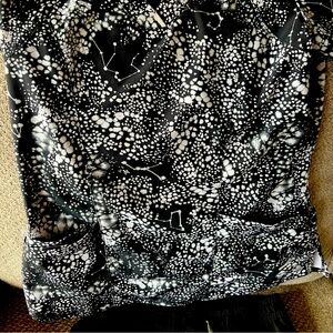 Scrubs. Top Barco  one.  Pants med couture 
XS no stains great soft fabric